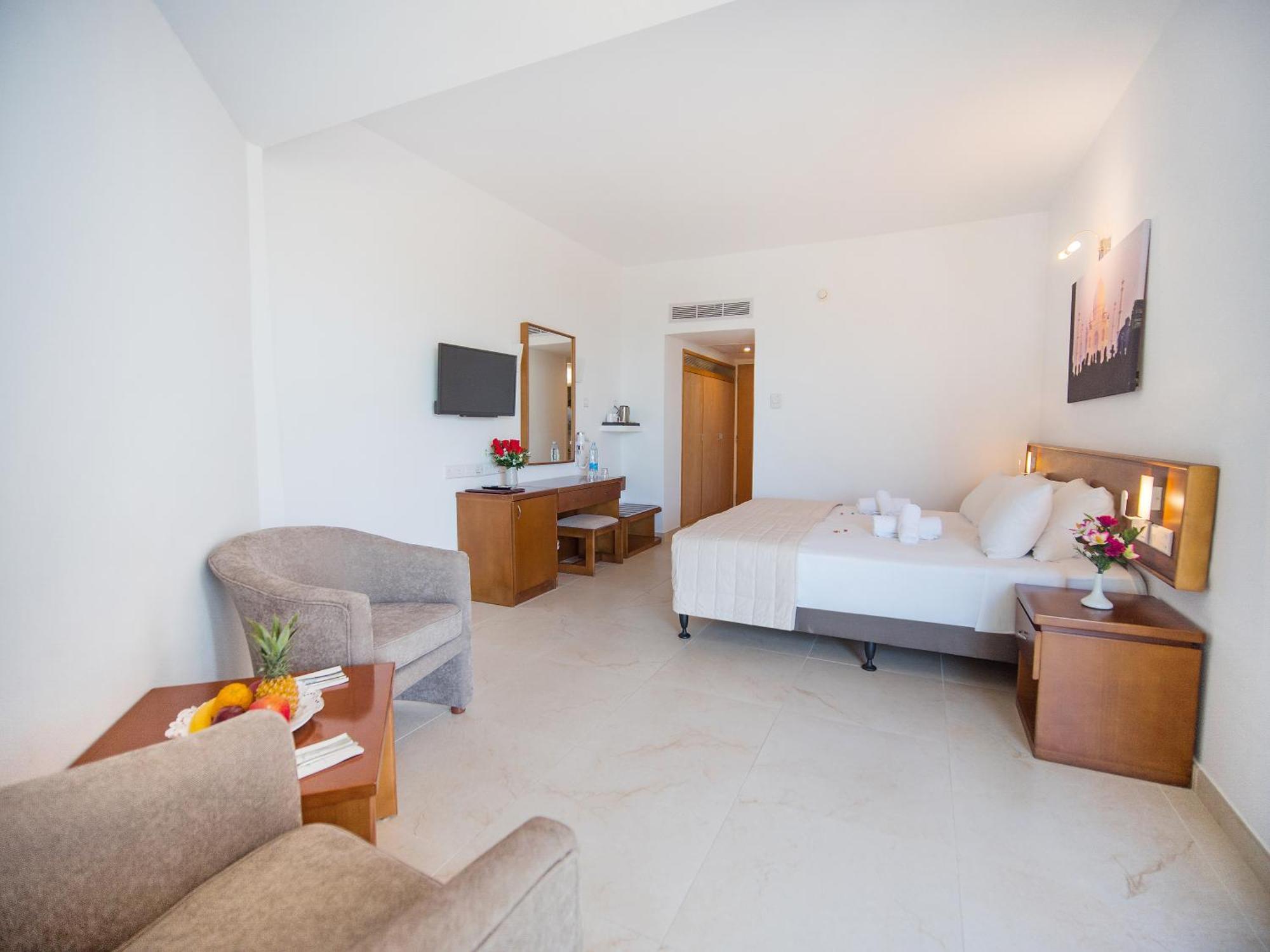 Avlida Hotel Paphos Room photo